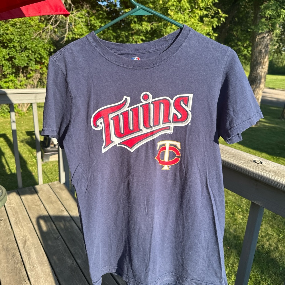 Genuine Merchandise Blue Twins Short Sleeve Tee‎